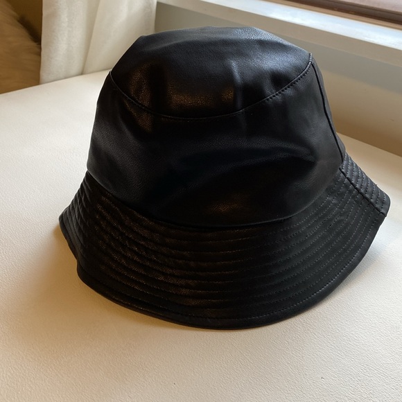 Noize Vegan Leather Black Bucket Hat - NEW WITH TAGS - Picture 3 of 5